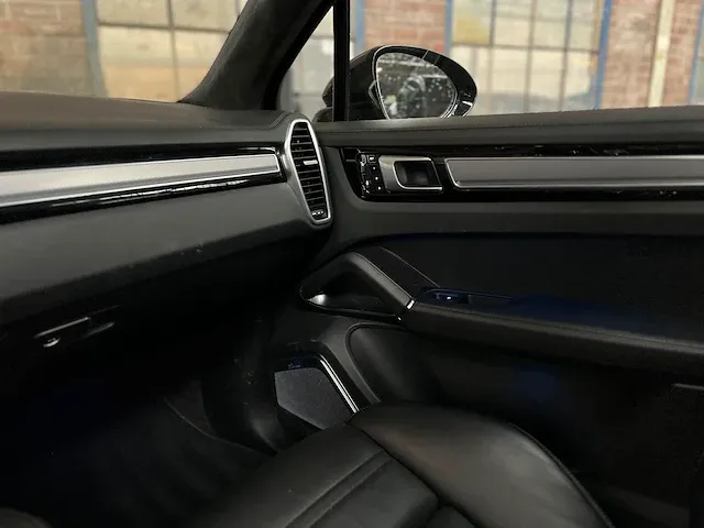 Porsche cayenne turbo 4.0 v8 549pk 2018 sport-chrono -orig. nl-, rr-105-b - afbeelding 25 van  64