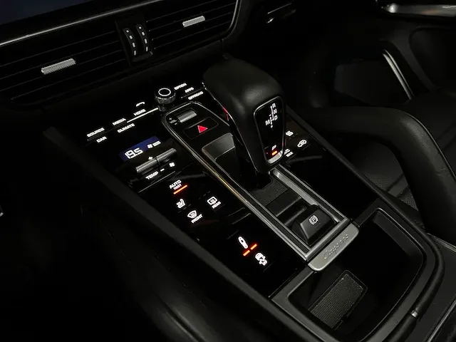 Porsche cayenne turbo 4.0 v8 549pk 2018 sport-chrono -orig. nl-, rr-105-b - afbeelding 38 van  64