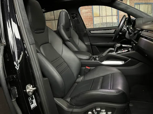 Porsche cayenne turbo 4.0 v8 549pk 2018 sport-chrono -orig. nl-, rr-105-b - afbeelding 54 van  64