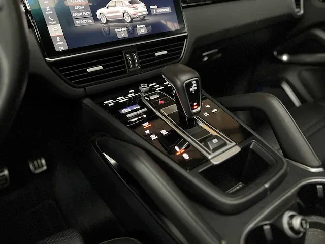 Porsche cayenne turbo 4.0 v8 549pk 2018 sport-chrono -orig. nl-, rr-105-b - afbeelding 24 van  64