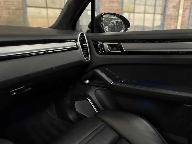 Porsche cayenne turbo 4.0 v8 549pk 2018 sport-chrono -orig. nl-, rr-105-b - afbeelding 25 van  64