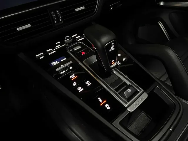 Porsche cayenne turbo 4.0 v8 549pk 2018 sport-chrono -orig. nl-, rr-105-b - afbeelding 38 van  64