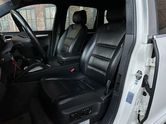 Porsche cayenne turbo 4.5 v8 450pk 2005 -youngtimer- - afbeelding 37 van  52