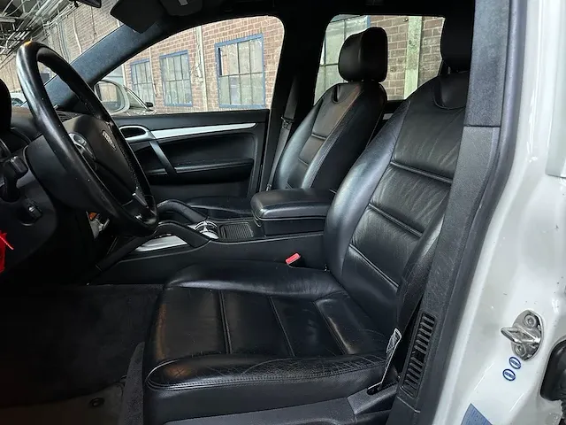 Porsche cayenne turbo 4.5 v8 450pk 2005 -youngtimer- - afbeelding 38 van  52