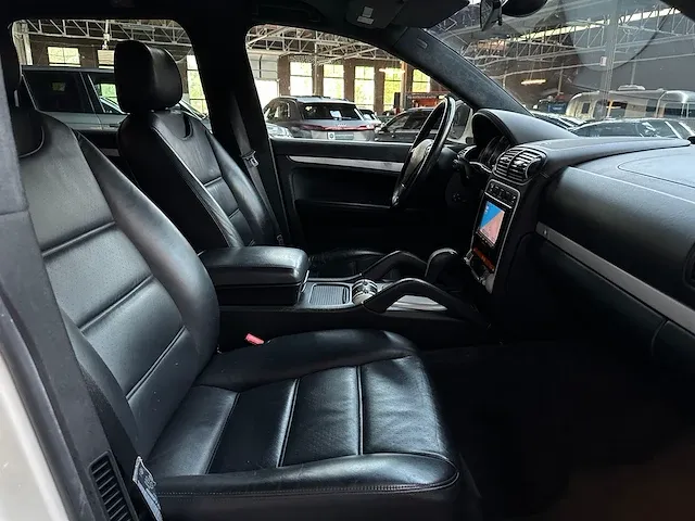 Porsche cayenne turbo 4.5 v8 450pk 2005 -youngtimer- - afbeelding 42 van  52