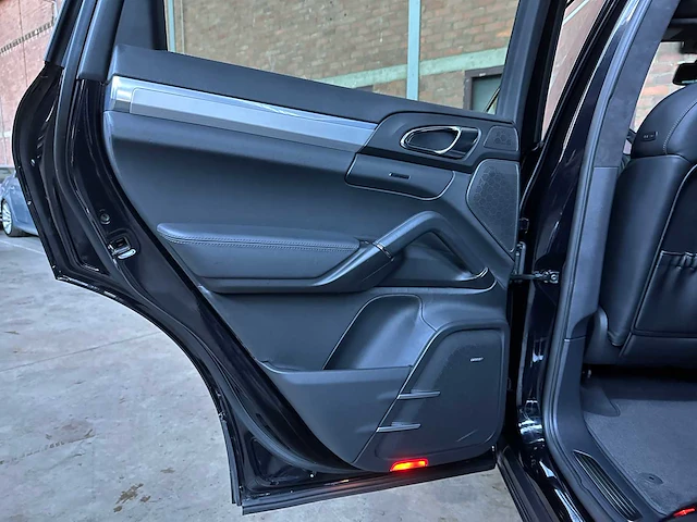 Porsche cayenne turbo 4.8 v8 493pk 2010 - afbeelding 32 van  48