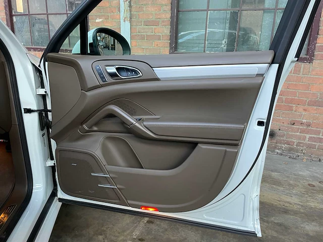 Porsche cayenne turbo 4.8 v8 500hp 2013 oem sport design 500pk 2013 - afbeelding 35 van  45