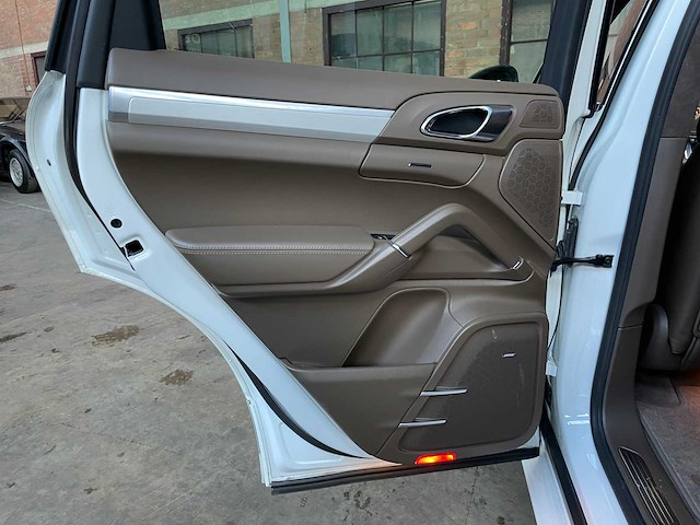 Porsche cayenne turbo 4.8 v8 500hp 2013 oem sport design 500pk 2013 - afbeelding 26 van  45