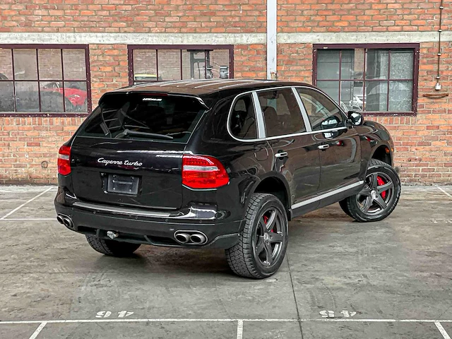 Porsche cayenne turbo 4.8 v8 500pk 2009 youngtimer - afbeelding 4 van  43