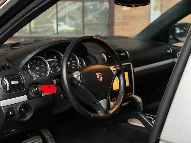 Porsche cayenne turbo 4.8 v8 500pk 2009 youngtimer - afbeelding 11 van  43