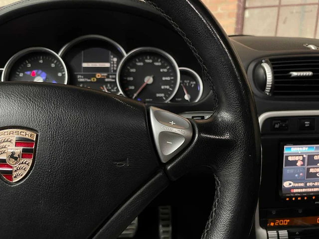 Porsche cayenne turbo 4.8 v8 500pk 2009 youngtimer - afbeelding 16 van  43