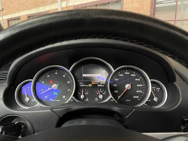 Porsche cayenne turbo 4.8 v8 500pk 2009 youngtimer - afbeelding 19 van  43