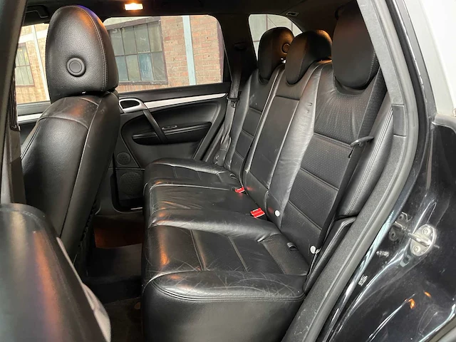 Porsche cayenne turbo 4.8 v8 500pk 2009 youngtimer - afbeelding 33 van  43