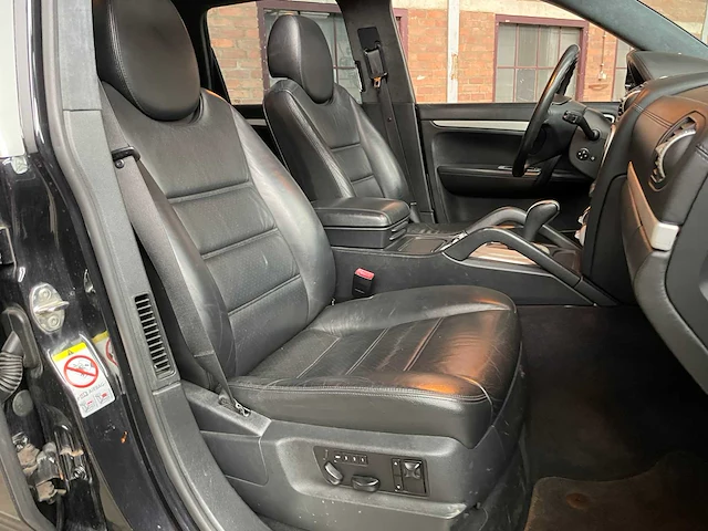 Porsche cayenne turbo 4.8 v8 500pk 2009 youngtimer - afbeelding 36 van  43