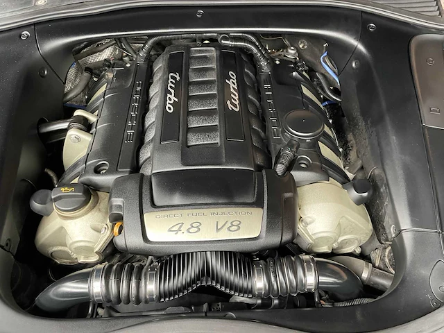Porsche cayenne turbo 4.8 v8 500pk 2009 youngtimer - afbeelding 37 van  43