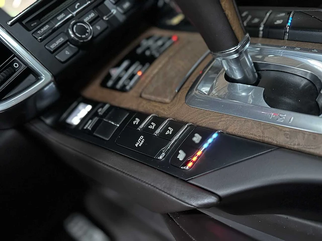 Porsche cayenne turbo 4.8 v8 500pk 2011, tb-959-g - afbeelding 30 van  63