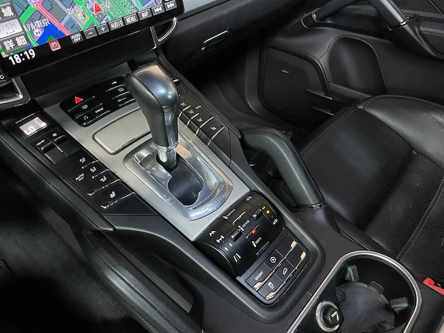 Porsche cayenne turbo 4.8 v8 500pk 2011 - afbeelding 18 van  45
