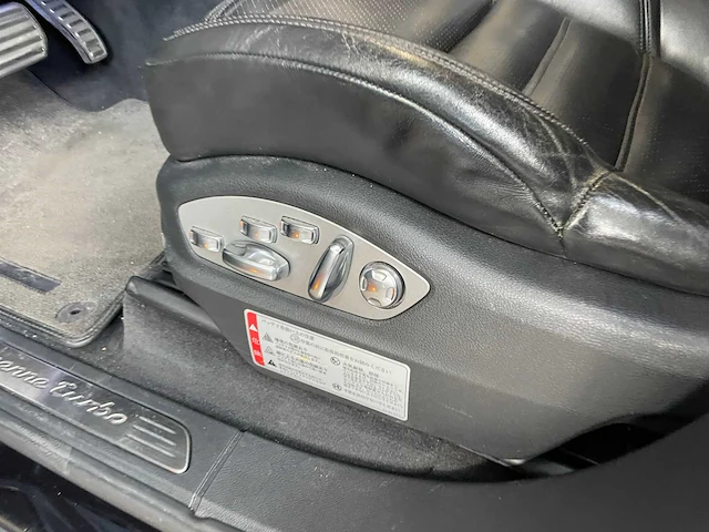 Porsche cayenne turbo 4.8 v8 500pk 2011 - afbeelding 22 van  45