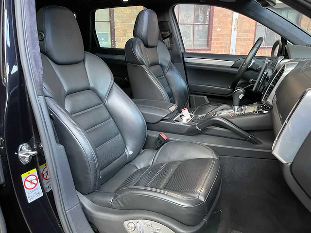 Porsche cayenne turbo 4.8 v8 500pk 2011 - afbeelding 36 van  45