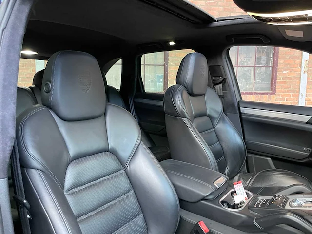Porsche cayenne turbo 4.8 v8 500pk 2011 - afbeelding 37 van  45