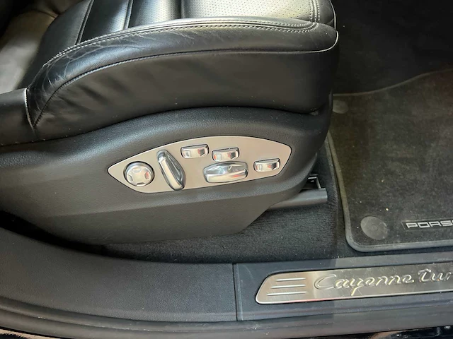 Porsche cayenne turbo 4.8 v8 500pk 2012 - afbeelding 32 van  46