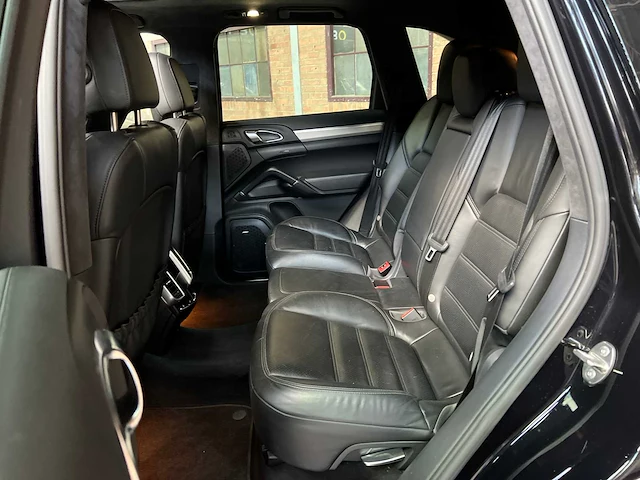 Porsche cayenne turbo 4.8 v8 500pk 2012 - afbeelding 35 van  46