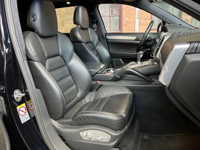 Porsche cayenne turbo 4.8 v8 500pk 2012 - afbeelding 37 van  46