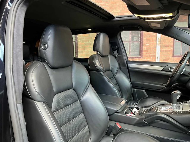 Porsche cayenne turbo 4.8 v8 500pk 2012 - afbeelding 38 van  46