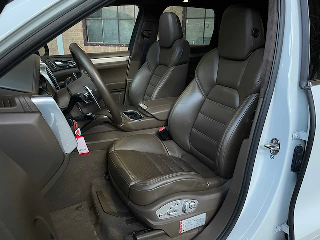 Porsche cayenne turbo 4.8 v8 500pk 2013 gts pakket - afbeelding 32 van  45