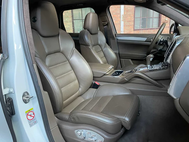 Porsche cayenne turbo 4.8 v8 500pk 2013 gts pakket - afbeelding 36 van  45