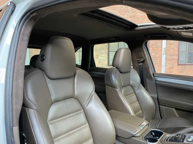 Porsche cayenne turbo 4.8 v8 500pk 2013 gts pakket - afbeelding 37 van  45