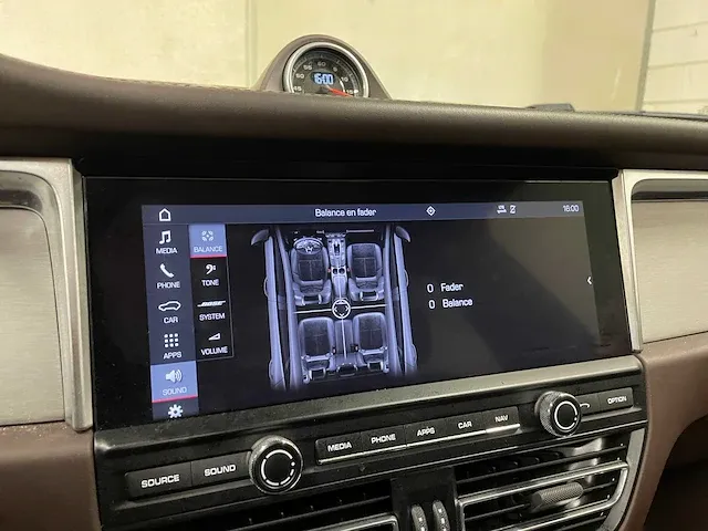 Porsche macan 2.0 245pk facelift 2019 sport-chrono - afbeelding 40 van  63