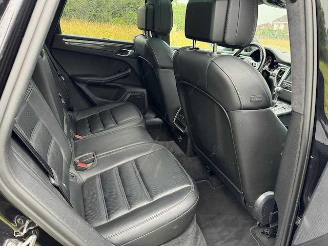 Porsche macan 3.6 turbo carbon sport+ 400pk 21inch,pano,luchtvering..full options 7230 - afbeelding 9 van  85