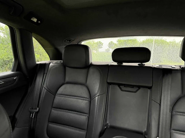 Porsche macan 3.6 turbo carbon sport+ 400pk 21inch,pano,luchtvering..full options 7230 - afbeelding 18 van  85