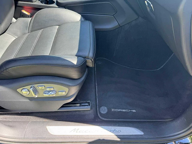 Porsche macan 3.6 turbo carbon sport+ 400pk 21inch,pano,luchtvering..full options 7230 - afbeelding 31 van  85