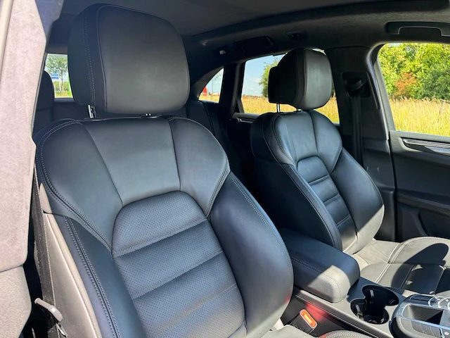 Porsche macan 3.6 turbo carbon sport+ 400pk 21inch,pano,luchtvering..full options 7230 - afbeelding 33 van  85