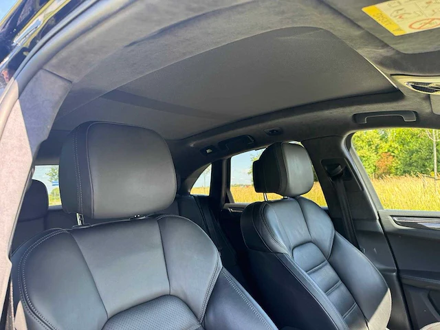 Porsche macan 3.6 turbo carbon sport+ 400pk 21inch,pano,luchtvering..full options 7230 - afbeelding 35 van  85