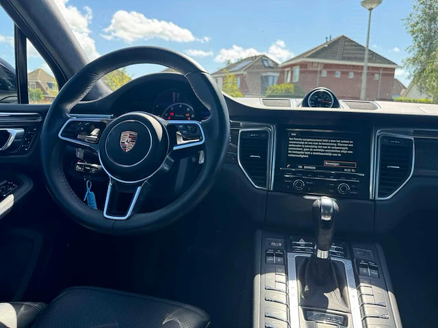 Porsche macan 3.6 turbo carbon sport+ 400pk 21inch,pano,luchtvering..full options 7230 - afbeelding 64 van  85