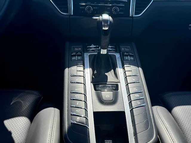 Porsche macan 3.6 turbo carbon sport+ 400pk 21inch,pano,luchtvering..full options 7230 - afbeelding 66 van  85