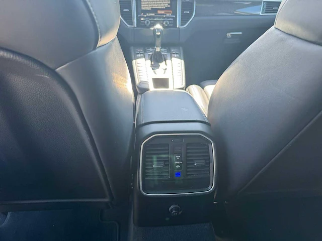 Porsche macan 3.6 turbo carbon sport+ 400pk 21inch,pano,luchtvering..full options 7230 - afbeelding 68 van  85