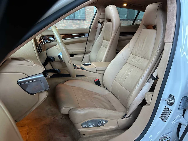 Porsche panamera 3.6 v6 304pk 2011 - afbeelding 33 van  45