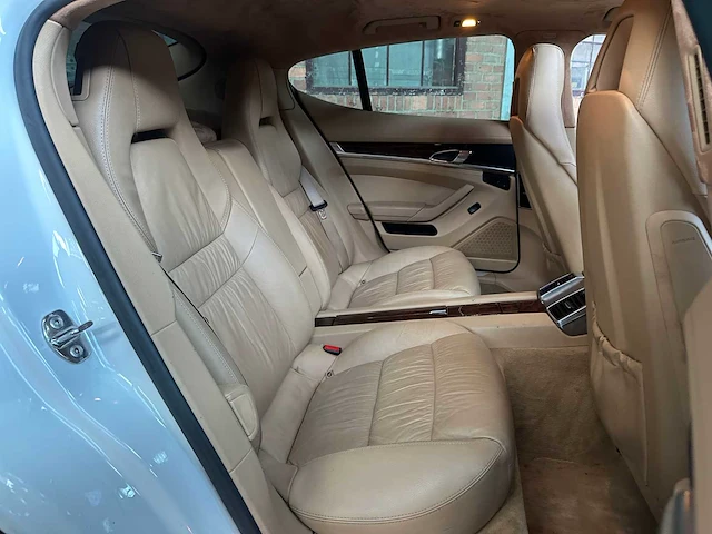Porsche panamera 3.6 v6 304pk 2011 - afbeelding 36 van  45