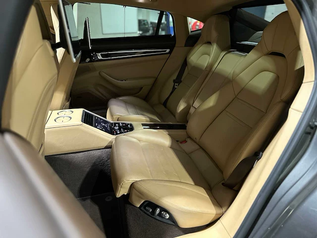 Porsche panamera 4 s e-hybrid 3.0 v6 executive -new model- 416pk 2017 - afbeelding 44 van  65