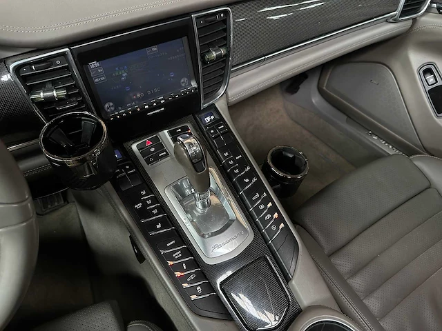 Porsche panamera 4s 4.8 v8 400pk 2009 youngtimer - afbeelding 30 van  49