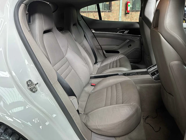 Porsche panamera 4s 4.8 v8 400pk 2009 youngtimer - afbeelding 46 van  49