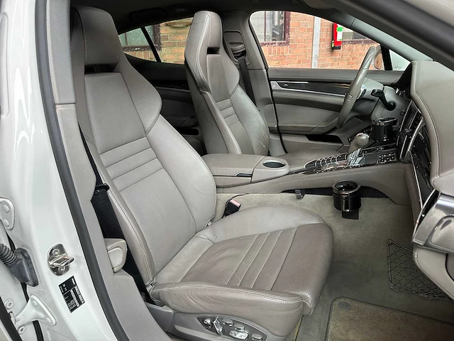 Porsche panamera 4s 4.8 v8 400pk 2009 youngtimer - afbeelding 47 van  49