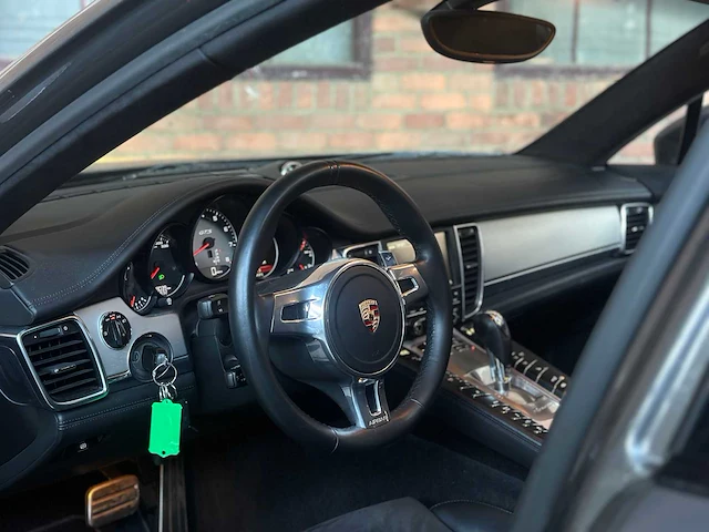 Porsche panamera gts 4.8 v8 430pk 2013 (origineel-nl + 2e eigenaar), 03-zvf-7 - afbeelding 24 van  77