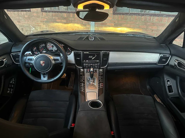 Porsche panamera gts 4.8 v8 430pk 2013 (origineel-nl + 2e eigenaar), 03-zvf-7 - afbeelding 25 van  77