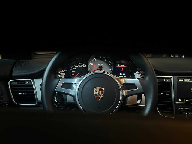 Porsche panamera gts 4.8 v8 430pk 2013 (origineel-nl + 2e eigenaar), 03-zvf-7 - afbeelding 26 van  77