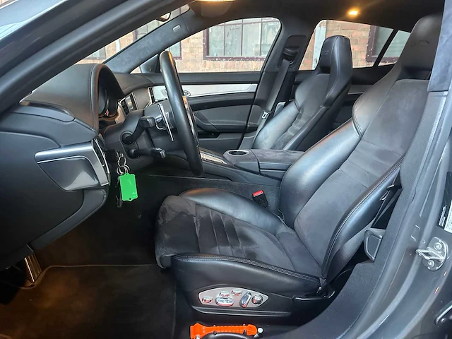Porsche panamera gts 4.8 v8 430pk 2013 (origineel-nl + 2e eigenaar), 03-zvf-7 - afbeelding 61 van  77